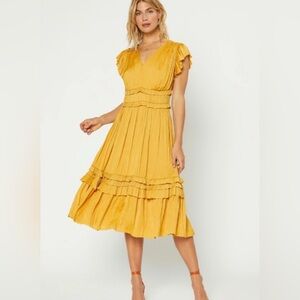 Current Los Angles Maxi Dress Size Medium mustard yellow 100% Poylester
Pleated